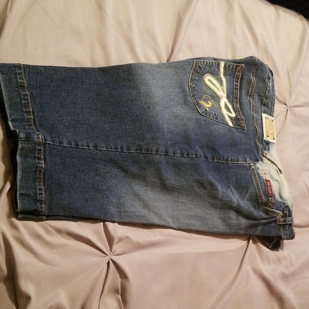 Clothes - Picture 2 of 3